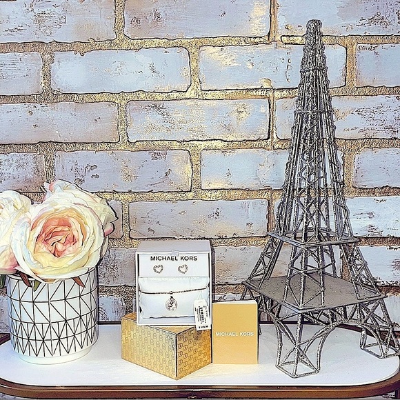 Michael Kors Rose Gold Crystal Heart Stud Earring & Logo Charm Bracelet Box Set. - Picture 12 of 16